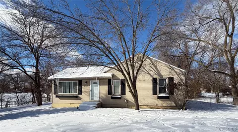 2719 Deland Rd, Waterford, MI 48329