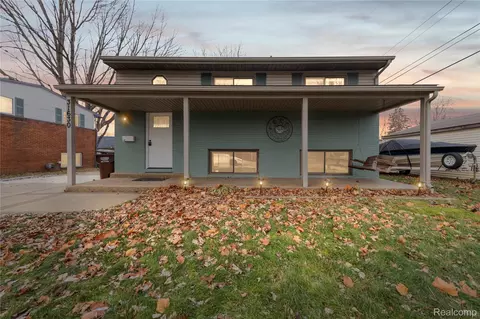 31630 E Ditner Dr, Rockwood, MI 48173