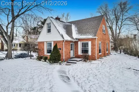 1634 Crooks Rd, Royal Oak, MI 48067