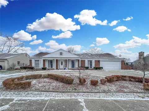 35851 Thornton Dr, Sterling Heights, MI 48310