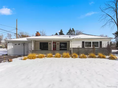 48940 Cardinal St, Utica, MI 48317