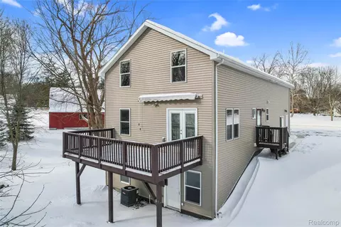 2420 Fisher Rd, Howell, MI 48855