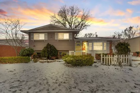 35759 Somerset St, Westland, MI 48186