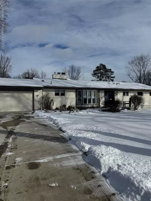 2820 Heathfield Rd, Bloomfield Hills, MI 48301