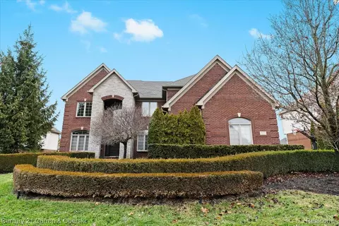 46782 Merion Cir, Northville, MI 48168