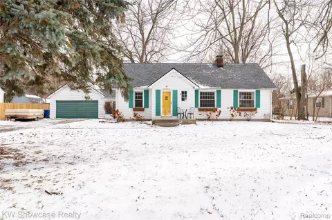 1512 Eason, Waterford, MI 48328