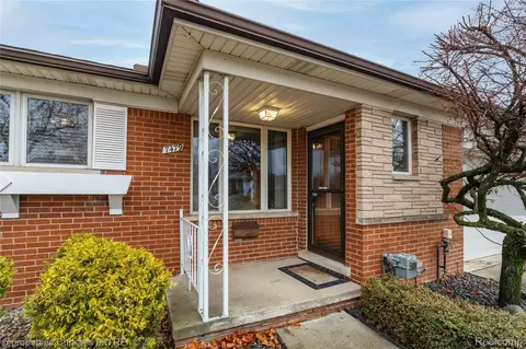 7479 Carrousel Blvd, Westland, MI 48185