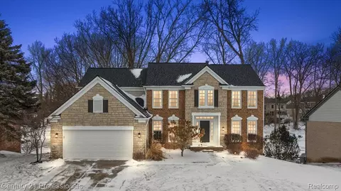 1412 Marina Pointe Blvd, Lake Orion, MI 48362
