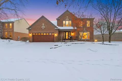 1869 Midchester Dr, West Bloomfield, MI 48324