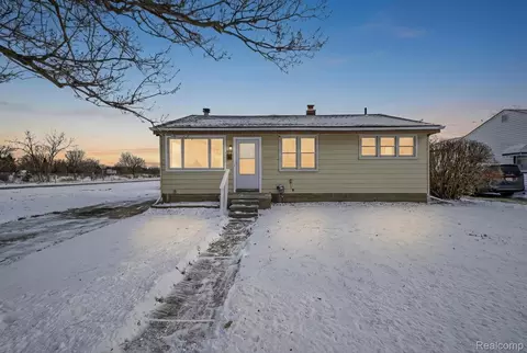 26740 Nieman St, Roseville, MI 48066