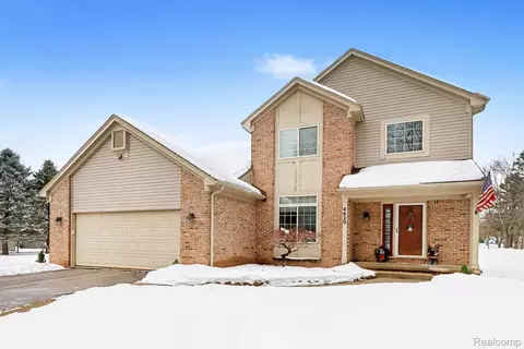 4420 Mckeachie Rd, White Lake, MI 48383