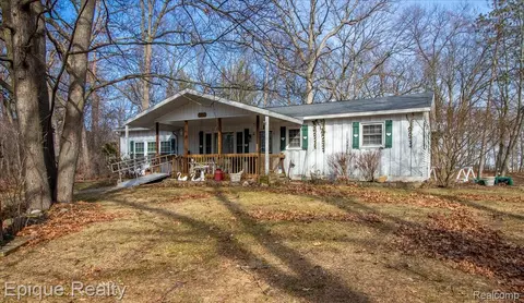 4828 Morse Dr, Caseville, MI 48725