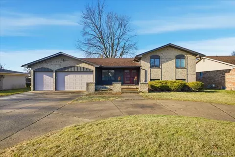 37207 Almont Dr E, Sterling Heights, MI 48310