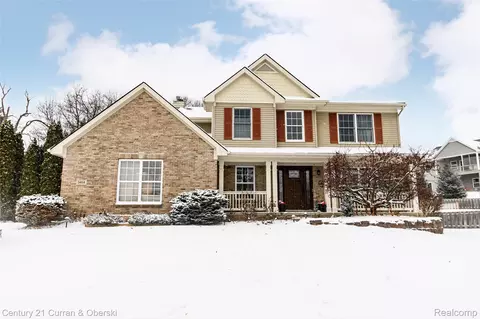 1464 Four Seasons Dr, Howell, MI 48843
