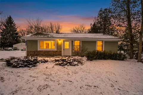 1059 Dunleavy Dr, Highland, MI 48356