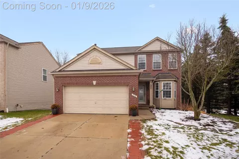 416 Otter Run Rd, Holly, MI 48442