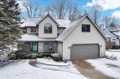 3669 Connie Ln, Fort Gratiot, MI 48059