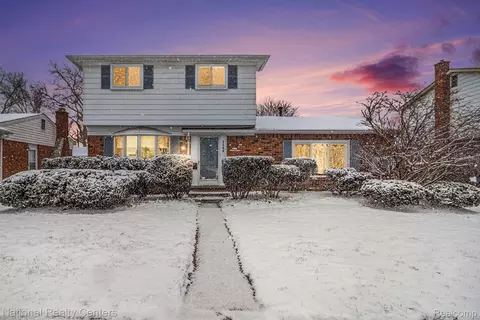 1152 S Dowling St, Westland, MI 48186