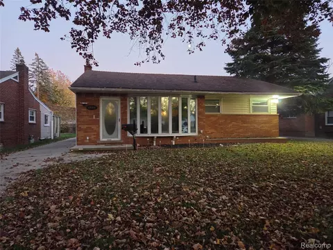 19366 Woodworth, Redford, MI 48240