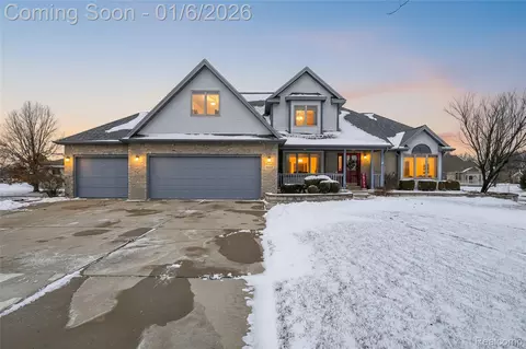 2361 Stonebrook Ct, Flushing, MI 48433
