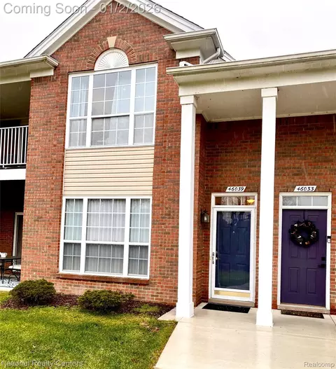 46039 Rhodes Dr #285, Macomb, MI 48044