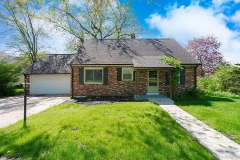 5721 Corunna Ave, Independence, MI 48346