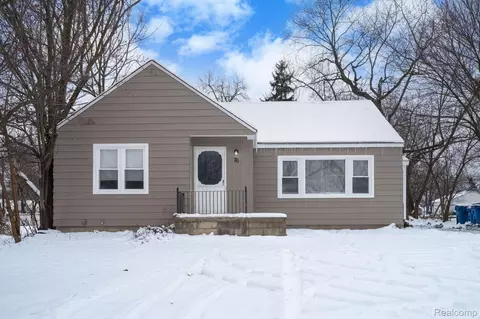 76 Scott Lake Rd, Waterford, MI 48328