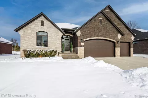1037 Birkshire Rdg, Rochester Hills, MI 48307