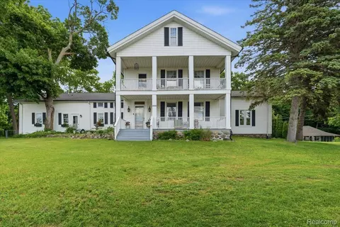 549 Grixdale Ln, Waterford, MI 48328