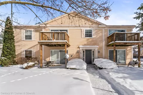 841 Bloomfield Village Blvd #F, Auburn Hills, MI 48326