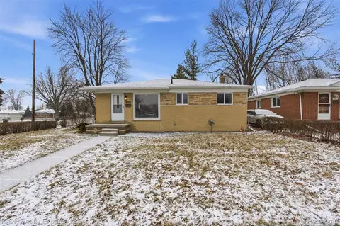 22401 Francis St, Saint Clair Shores, MI 48082