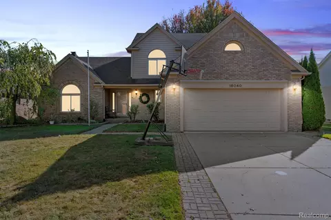 16040 Violet Dr, Macomb, MI 48042
