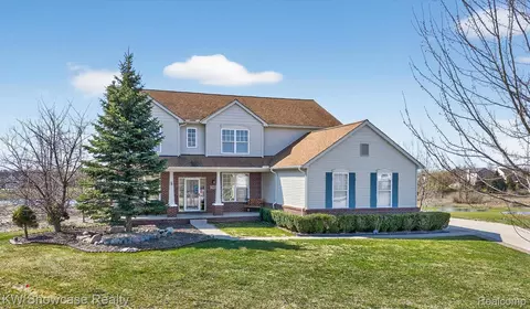 547 Brooks Ct, Oxford, MI 48371