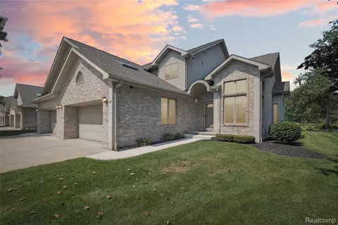 628 Olde Ivy Ln, Howell, MI 48843