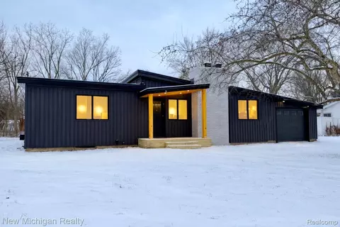11413 Sunset Dr, Vienna, MI 48420