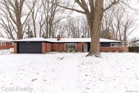 23220 Fleming Dr, Farmington, MI 48335