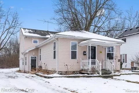 627 E Washington St, Howell, MI 48843