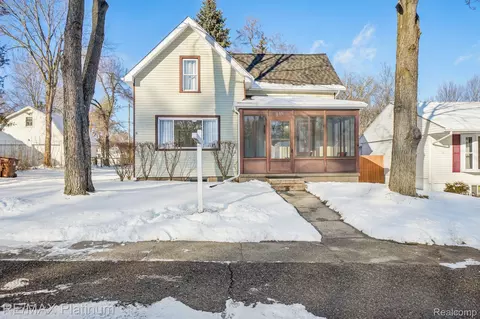 635 E Unadilla St E, Pinckney, MI 48169