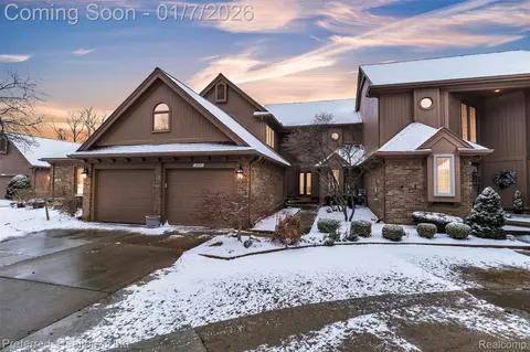 13684 Eaton Dr, Plymouth, MI 48170