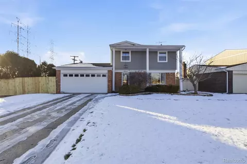 38011 Alcoy Dr, Sterling Heights, MI 48312