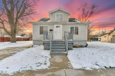 8268 Hudson Ave, Warren, MI 48089