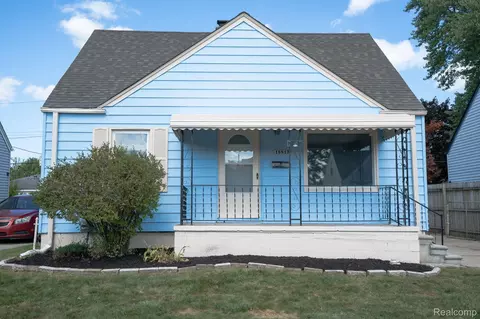 19813 Rosedale St, Saint Clair Shores, MI 48080