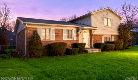 17700 Koogler St, Clinton Township, MI 48038