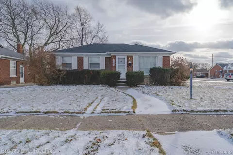 17006 Juliana Ave, Eastpointe, MI 48021