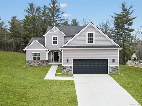 7670 Parshallville Rd, Fenton, MI 48430