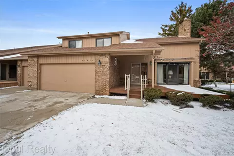 37510 N Laurel Park Dr, Livonia, MI 48152