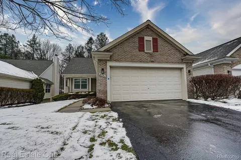 6564 Summit Rdg, Independence, MI 48346