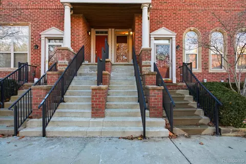 16878 Farmington Rd, Livonia, MI 48154