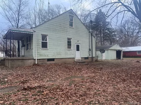 2321 Levern St, Flint, MI 48506
