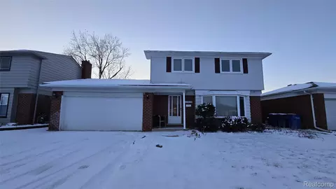 30829 Eiffel Ave, Warren, MI 48088